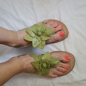 b.o.c Born Concept US 8/ EU 39 leather sandal with flower, sage green 1122
